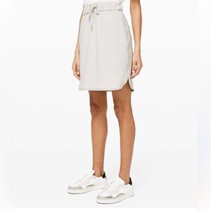 lululemon athletica On the Fly Skirt - Silverstone - Size 8